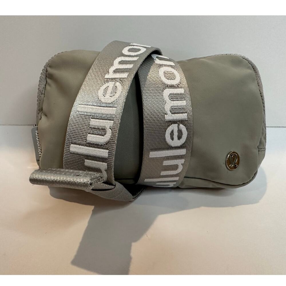 Lululemon Everywhere Belt Bag 1L Gray Crossbody Fanny Pack Athleisure